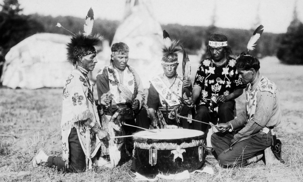 Народ кри. Племя оджибве. Племя оджибве Тотем. Индейцы племени оджибве. Североамериканское племени оджибва.